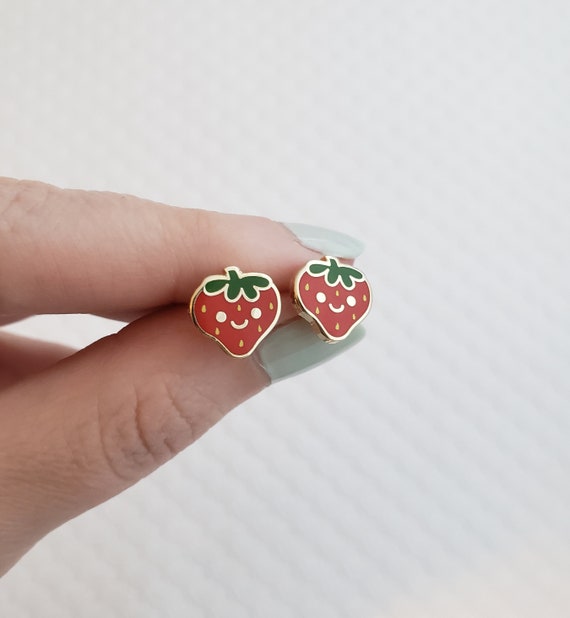 ハッピーストロベリーイヤリング - Etsy 日本