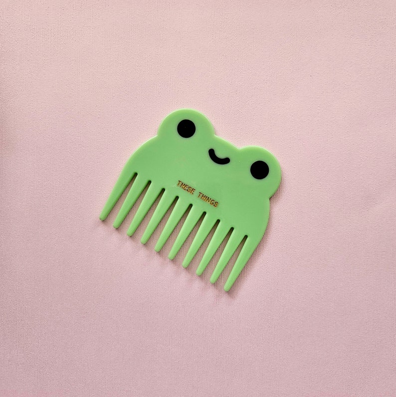 Froggy wide tooth comb // cute green frog hair comb image 3