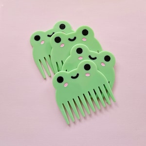 カエルの形をした幅広の櫛 // かわいい緑色のカエルのヘアコーム