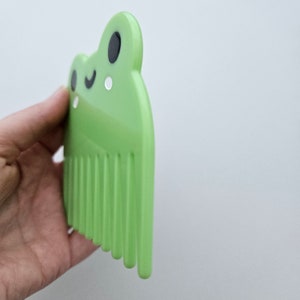 Froggy wide tooth comb // cute green frog hair comb image 2