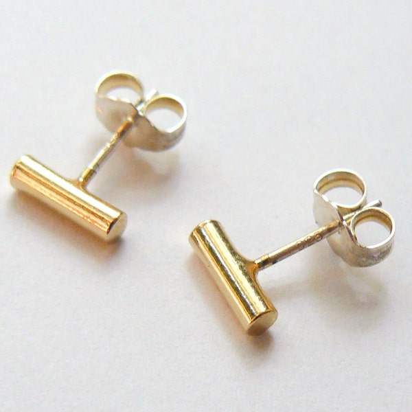 Gold Bar Ohrstecker - Kleine Second Hold oder Knorpel Ohrstecker - Schlichte Moderne Gold Bar Ohrringe von HookAndMatter in Brooklyn, NY