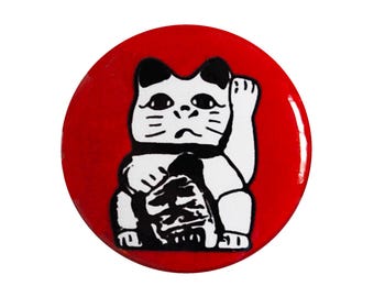 Glückliche Katze, Maneki Neko one inch Pin-button, schwarz und weiß auf rotem Hintergrund