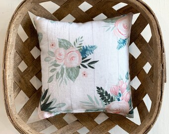 Farmhouse Floral Mini Pillow