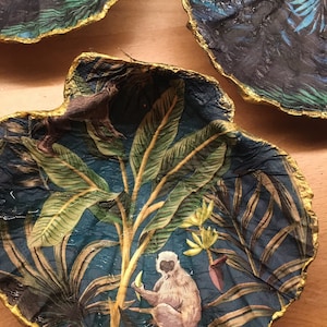 Monkey Tropical Jungle Forest Shell coquille St Jacques golden Home decor Boho beach Rustic decoration Bohemian style shells gift
