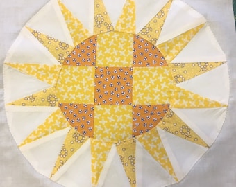 Patrón PDF de bloques de agosto de BOM de Garden Sunshine de Quilt Doodle Designs