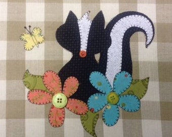 Lil' Stinker, A cute Skunk Applique PDF Pattern for Tea Towel