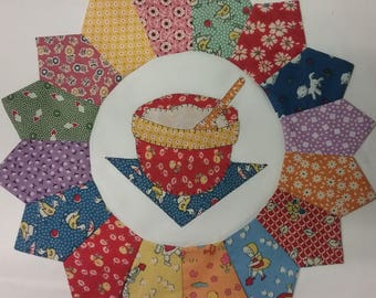 April A Traditional Mystery BOM Quilt Doodle Designs April&#39;s Block 2017