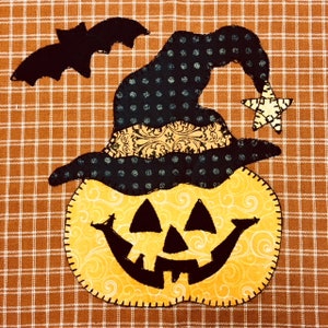 Jack-O-Lantern PDF pattern for a cute pumpkin applique for Halloween from Quilt Doodle Designs