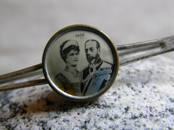 Vintage 1935 George V and Queen Mary Silver Jubil… - image 2