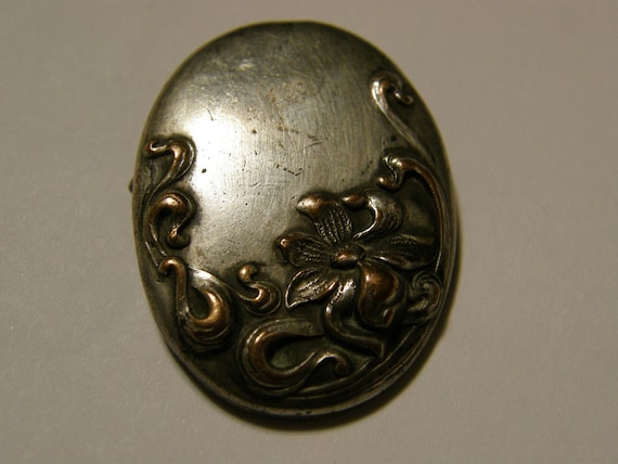 Victorian silver Repousse brooch - image 2