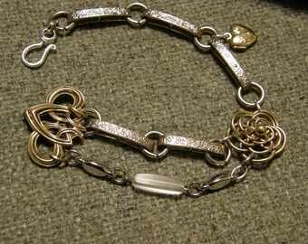 Vintage pulsera de ensamblaje - plata, oro y bronce con encanto medallón