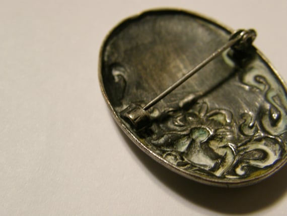 Victorian silver Repousse brooch - image 5