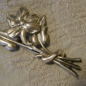 Vintage sterling silver hollow back flower brooch