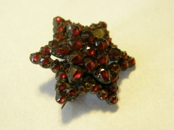 Edwardian bohemian garnet star brooch