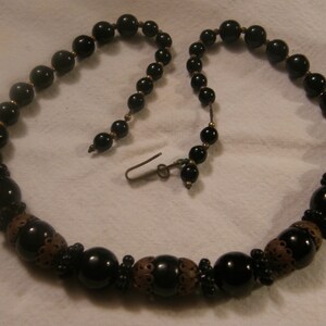 Vintage beaded necklace with black beads.