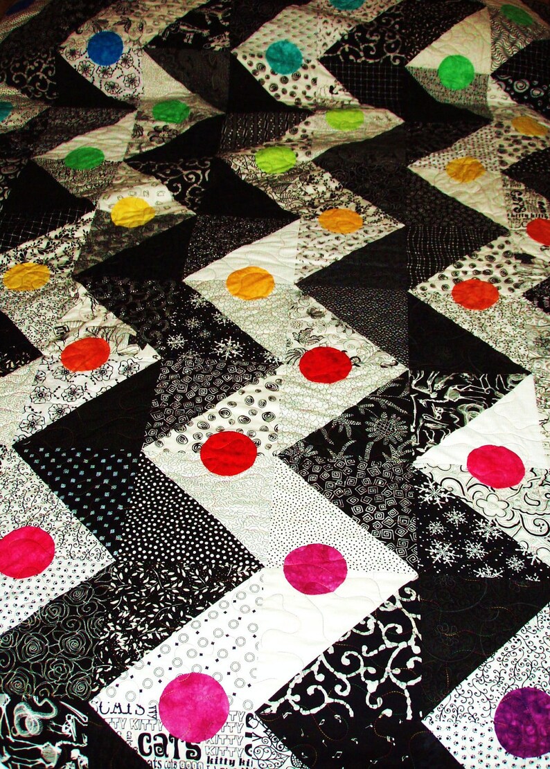 King Size Quilt Black and White Zigzag Pattern With a Rainbow Etsy