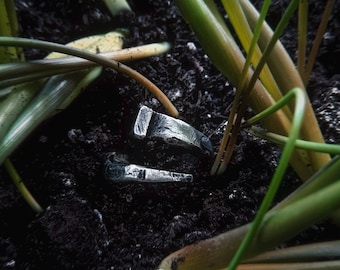 Anello in argento con chiodo, chiodo antico, gioiello da strega, gioiello gotico