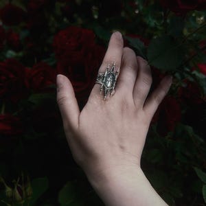 Anello gotico in argento del castello di Nosferatu, architettura gotica immagine 4