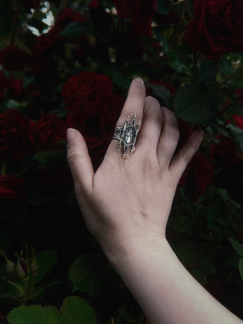 Anello gotico in argento del castello di Nosferatu, architettura gotica immagine 4