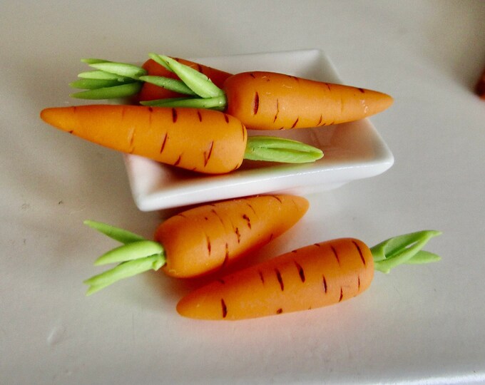 Miniature Carrots, Mini Set of Carrots, 5 Pieces, Style #56, Dollhouse Miniature, 1:12 Scale, Mini Food, Dollhouse Food, Accessory