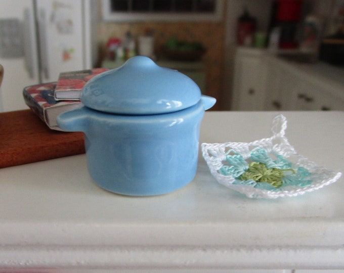 Miniature Ceramic Casserole Dish Pot, Mini Blue Pot With Removable Lid, Style #07, Dollhouse Miniature, 1:12 Scale, Kitchen Decor, Accessory