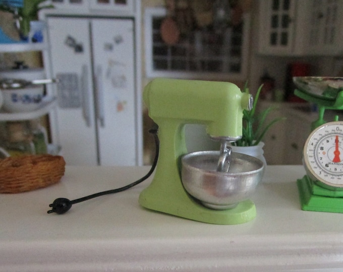 Miniature Green Mixer With Removable Bowl, Mini Mixer, Dollhouse Miniature, 1:12 Scale, Dollhouse Kitchen Decor, Accessory