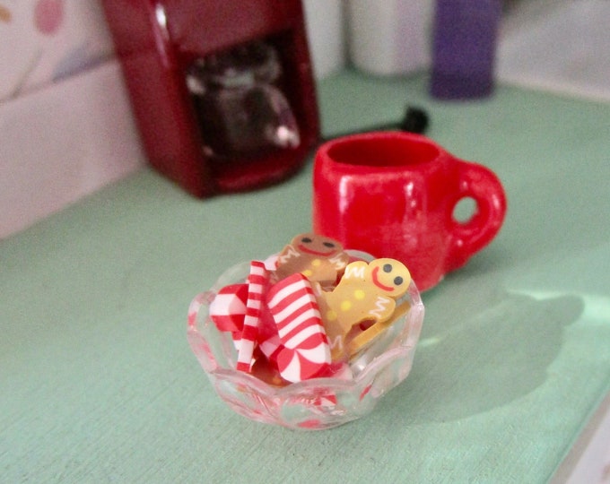Miniature Candy Dish, Mini Crystal Look Bowl Filled with Christmas Candy, Dollhouse Miniature, 1:12 Scale, Dollhouse Decor, Accessory