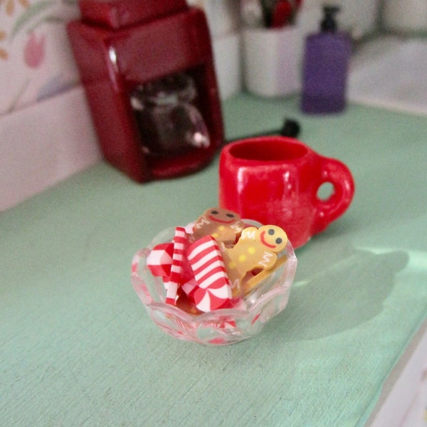 Miniature Candy Dish, Mini Crystal Look Bowl Filled with Christmas Candy, Dollhouse Miniature, 1:12 Scale, Dollhouse Decor, Accessory