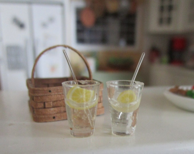 Miniature Lemonade, 2 Filled Glasses with Lemon Slice and Straw, Dollhouse Miniature, 1:12 Scale, Dollhouse Drinks, Mini Drinks