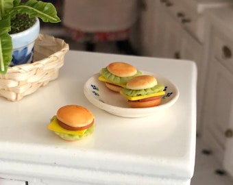 Dollhouse Miniature 1:12 Scale Hot Dogs /& Hamburgers Ready for Grilling