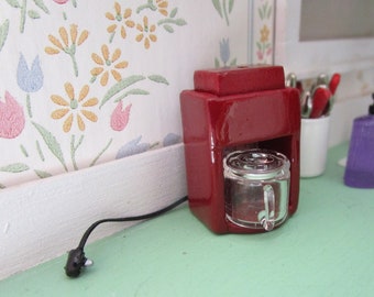 Miniature Red Coffee Maker, Mini Glass Coffee Pot, Dollhouse Miniature, 1:12 Scale, Dollhouse Miniature, Kitchen Decor