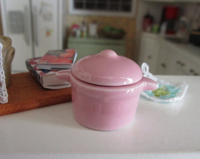 Miniature Ceramic Casserole Dish Pot, Mini Pink Pot With Removable Lid, Style #07, Dollhouse Miniature, 1:12 Scale, Kitchen Decor, Accessory