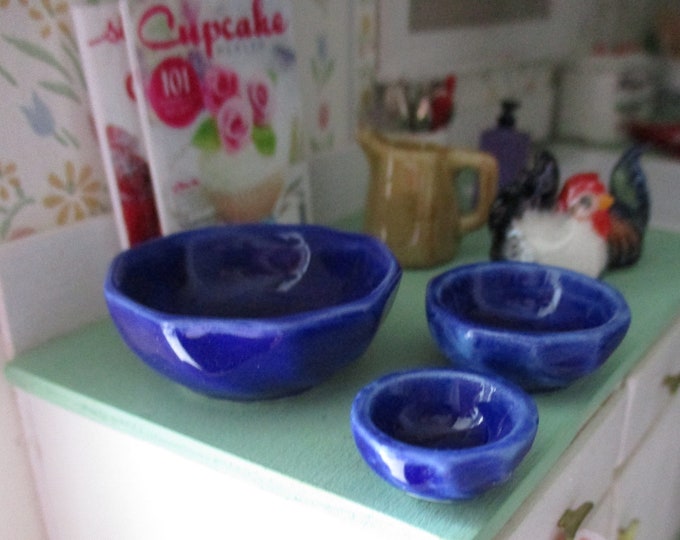 Miniature Nesting Bowls, Blue Ceramic Nesting Bowl Set, 3 Pieces, Style #98, Mini Bowls, Dollhouse Miniature, 1:12 Scale, Kitchen Decor