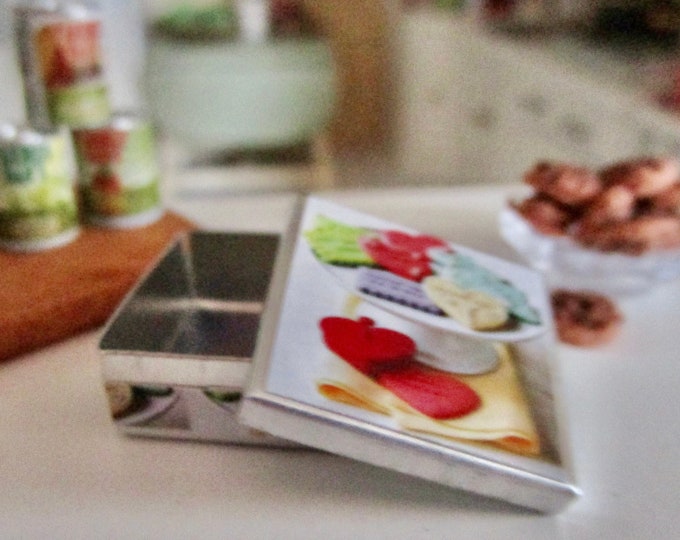 Miniature Cookie Tin, Mini Square Tin With Removable Lid, Heart Graphics, Style #87, Dollhouse Miniature, 1:12 Scale, Mini Valentine Tin