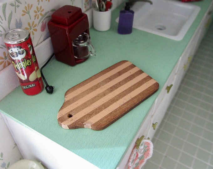 Miniature Cutting Board, Mini Light And Dark Wood Board, Dollhouse Miniature, 1:12 Scale, Dollhouse Accessory, Kitchen Decor, Mini Board