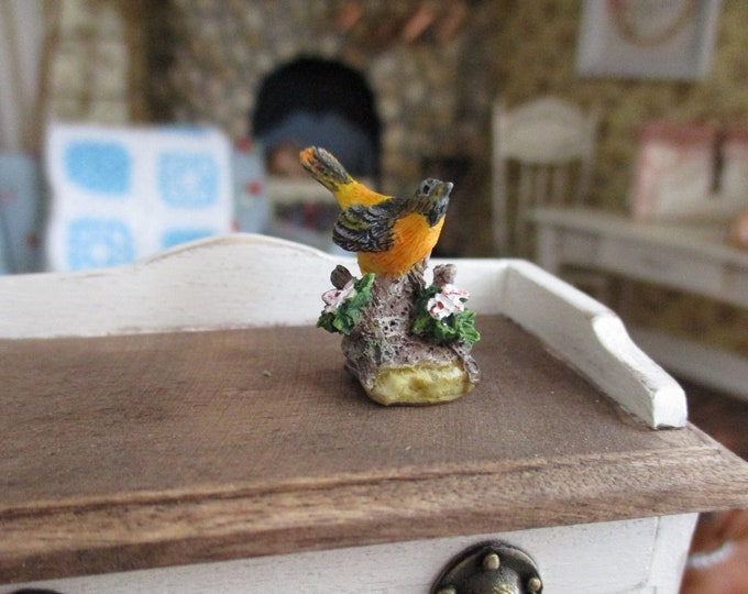 Miniature Bird Figurine, Hand Painted Oriole Bird Figurine Statuette, Style #06, Dollhouse Miniature, 1:12 Scale, Dollhouse Decor, Mini Bird