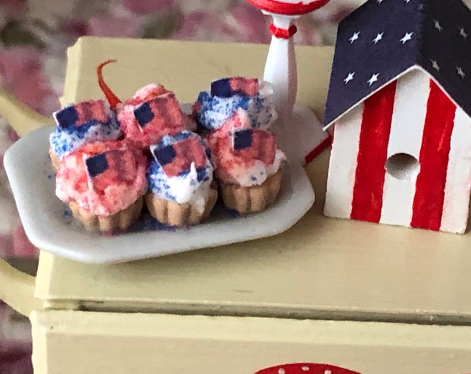 Miniature Decorated Cupcakes on Tray, Mini Fourth of July Cupcakes, Dollhouse Miniature, 1:12 Scale, Mini Food, Dollhouse Food, Decor