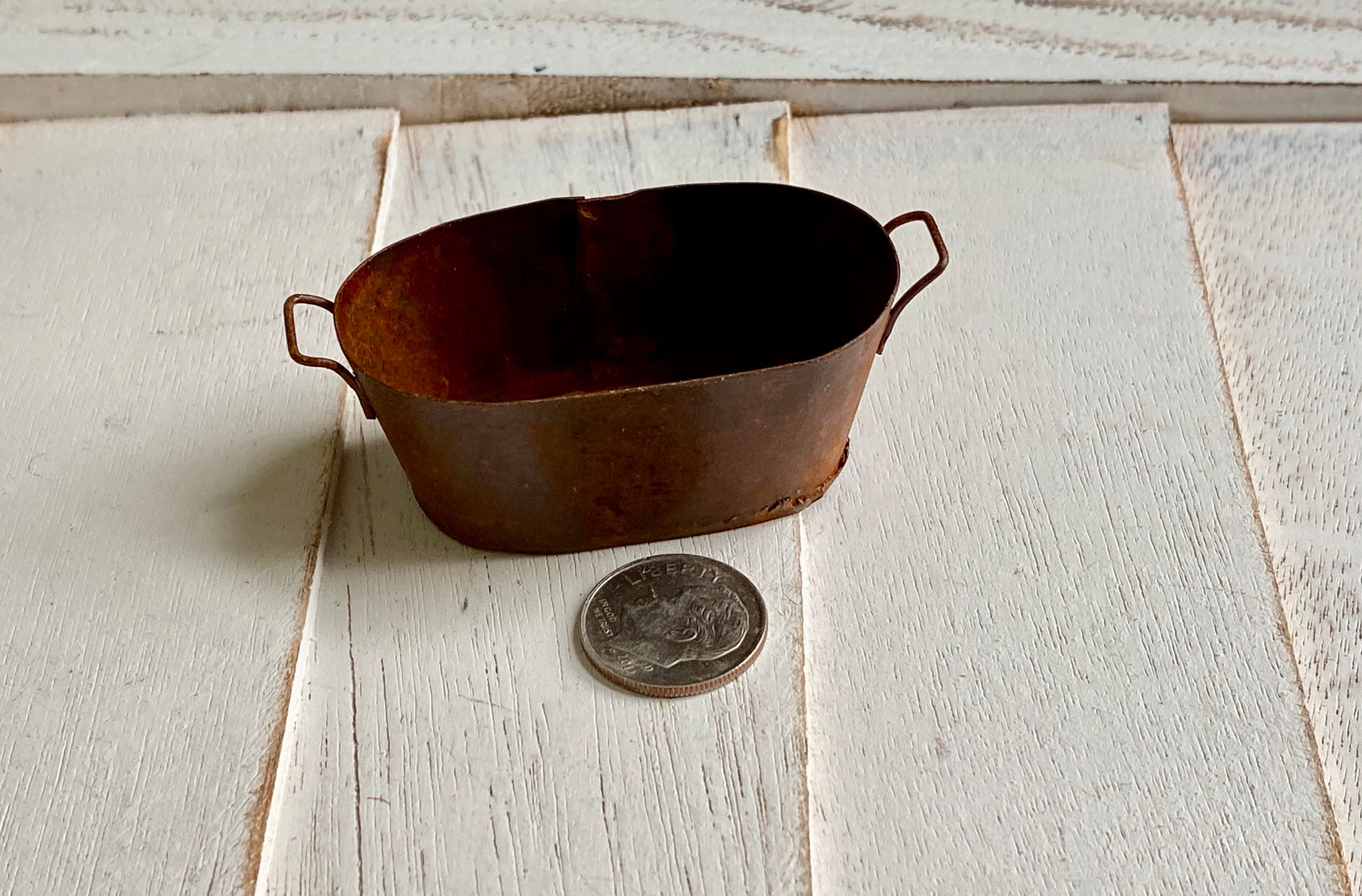 Miniature Oval Washtub, Rusty Look Mini Wash Tub, Dollhouse Miniature