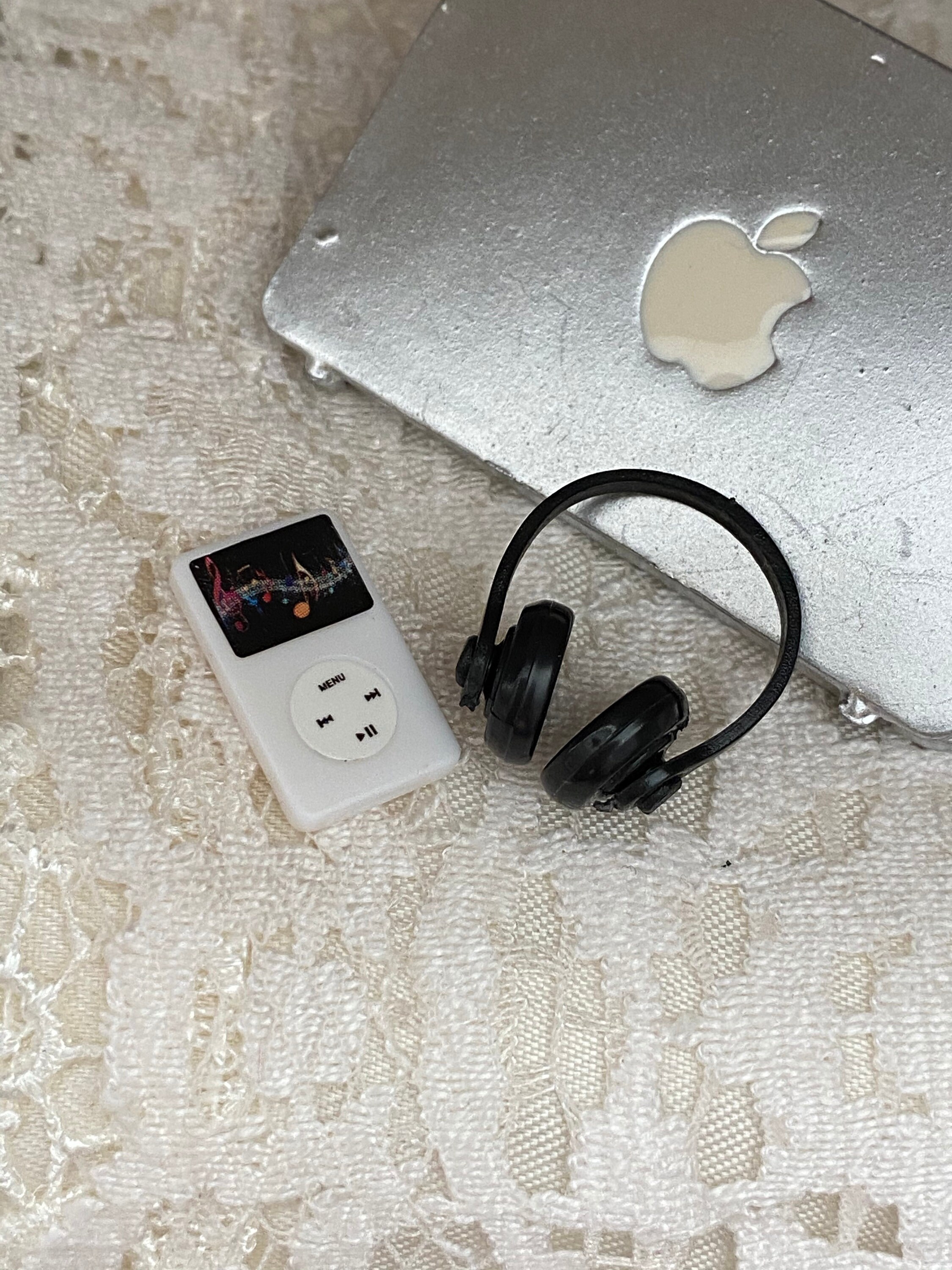 Miniature Headphones and MP3, Dollhouse Miniatures, 112 Scale, Mini