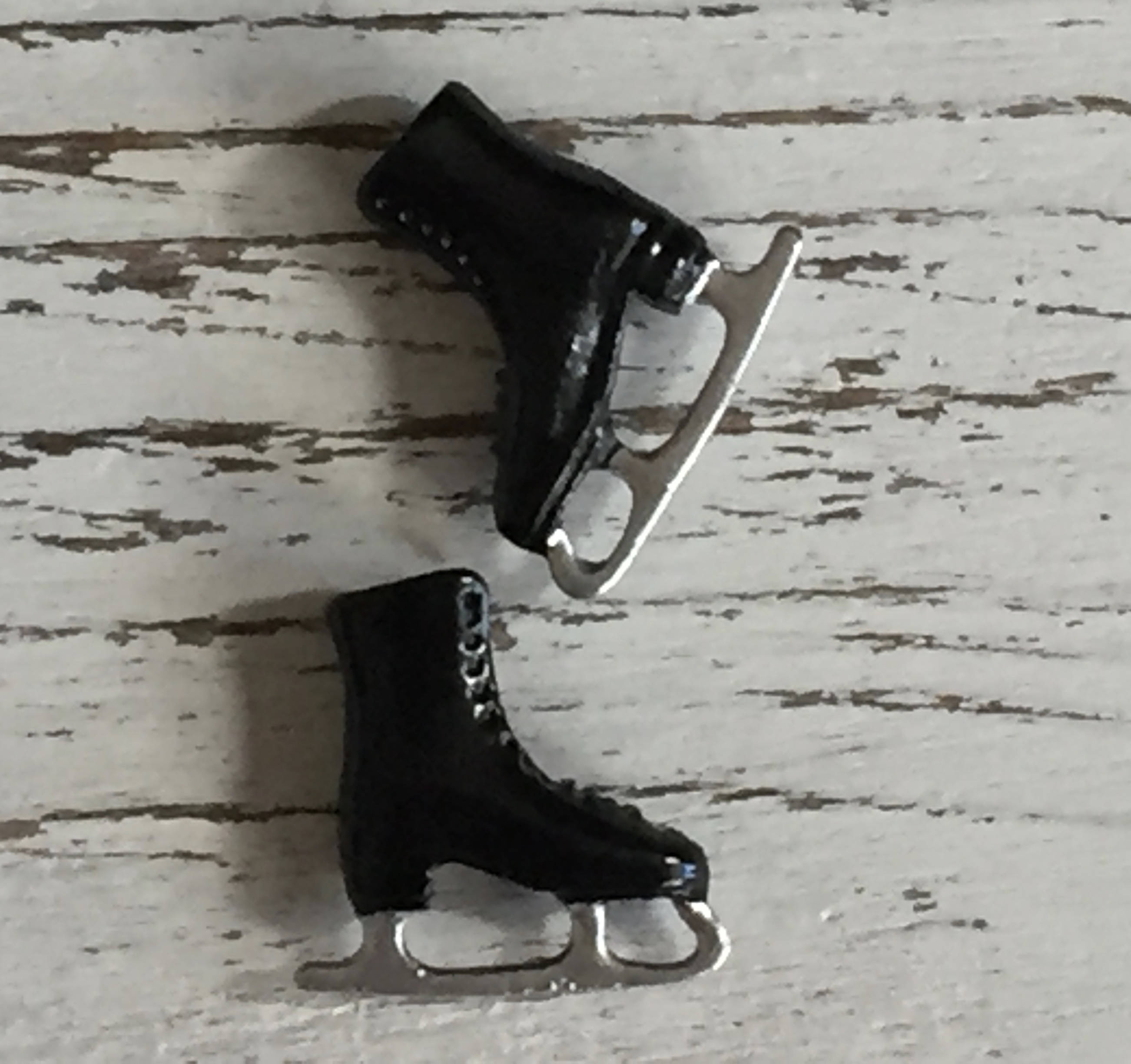 Miniature Black Ice Skates, Mini Skates, Dollhouse Miniature, 112