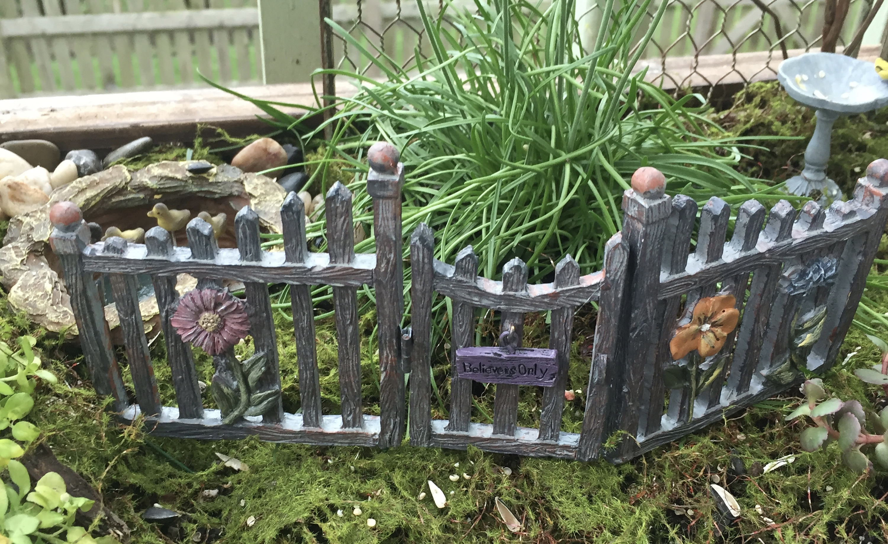 Miniature Fairy Gate And Fence Hinged Door With Welcome Sign Miniature Fairy Gate And Fence Hinged Door With Welcome Sign Garden Accessory Decor Gardening
