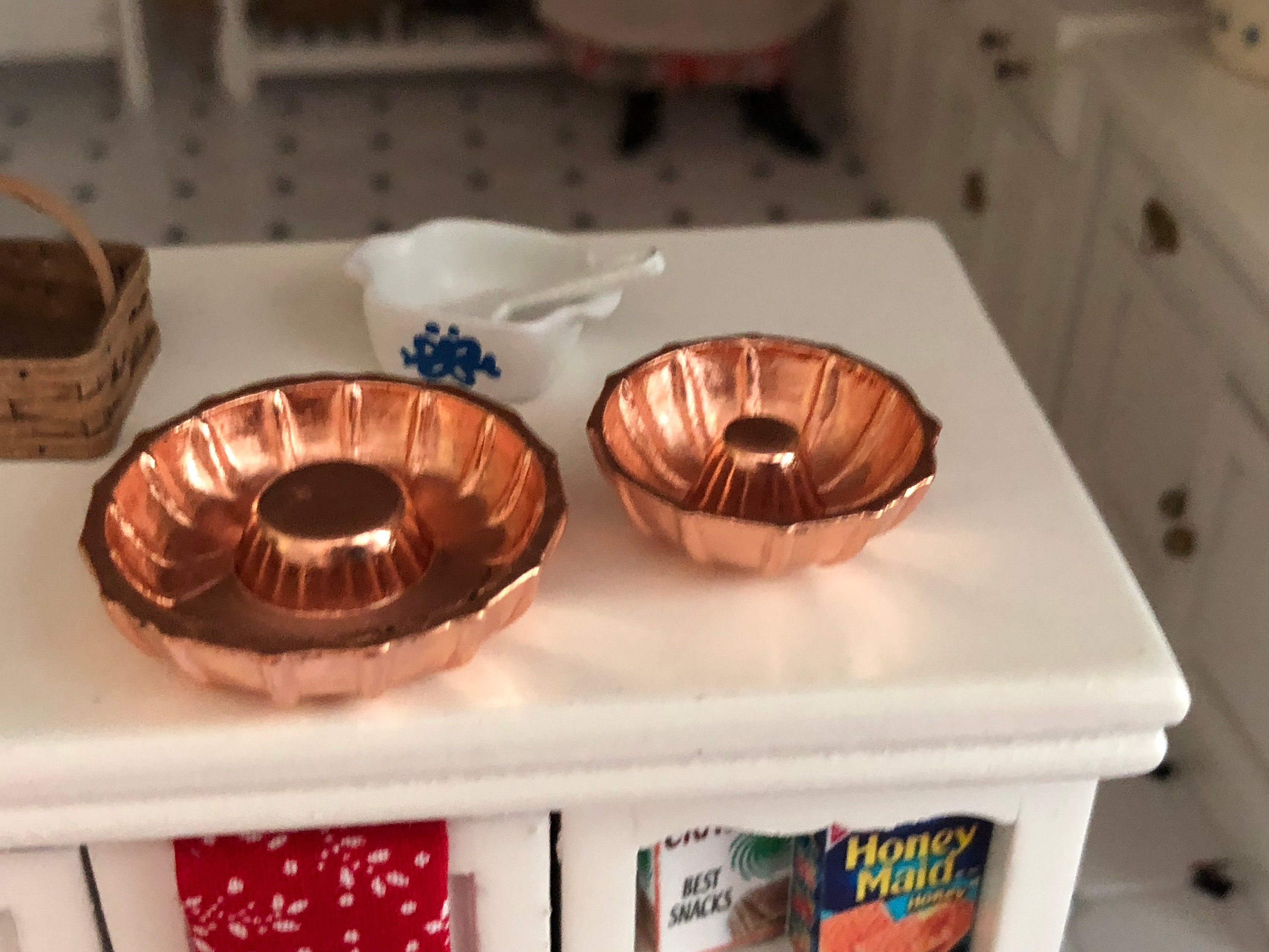 Miniature Bundt Pans, Set of 2, Dollhouse Miniature, 112 Scale