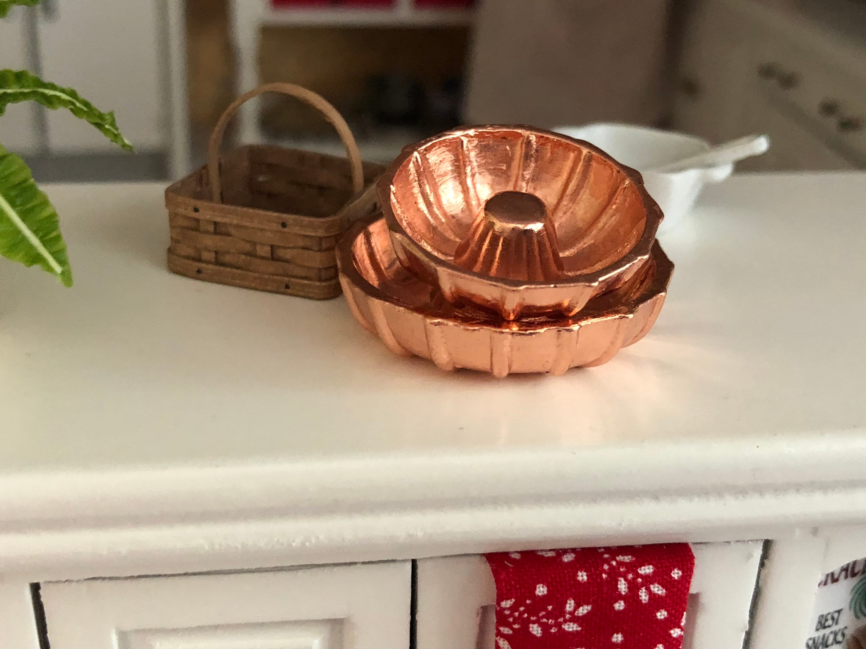 Miniature Bundt Pans, Set of 2, Dollhouse Miniature, 112 Scale