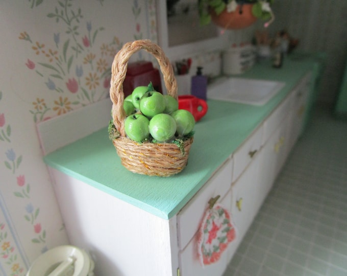 Miniature Green Apples In Basket, Dollhouse Miniature, 1:12 Scale, Mini Food, Dollhouse Decor