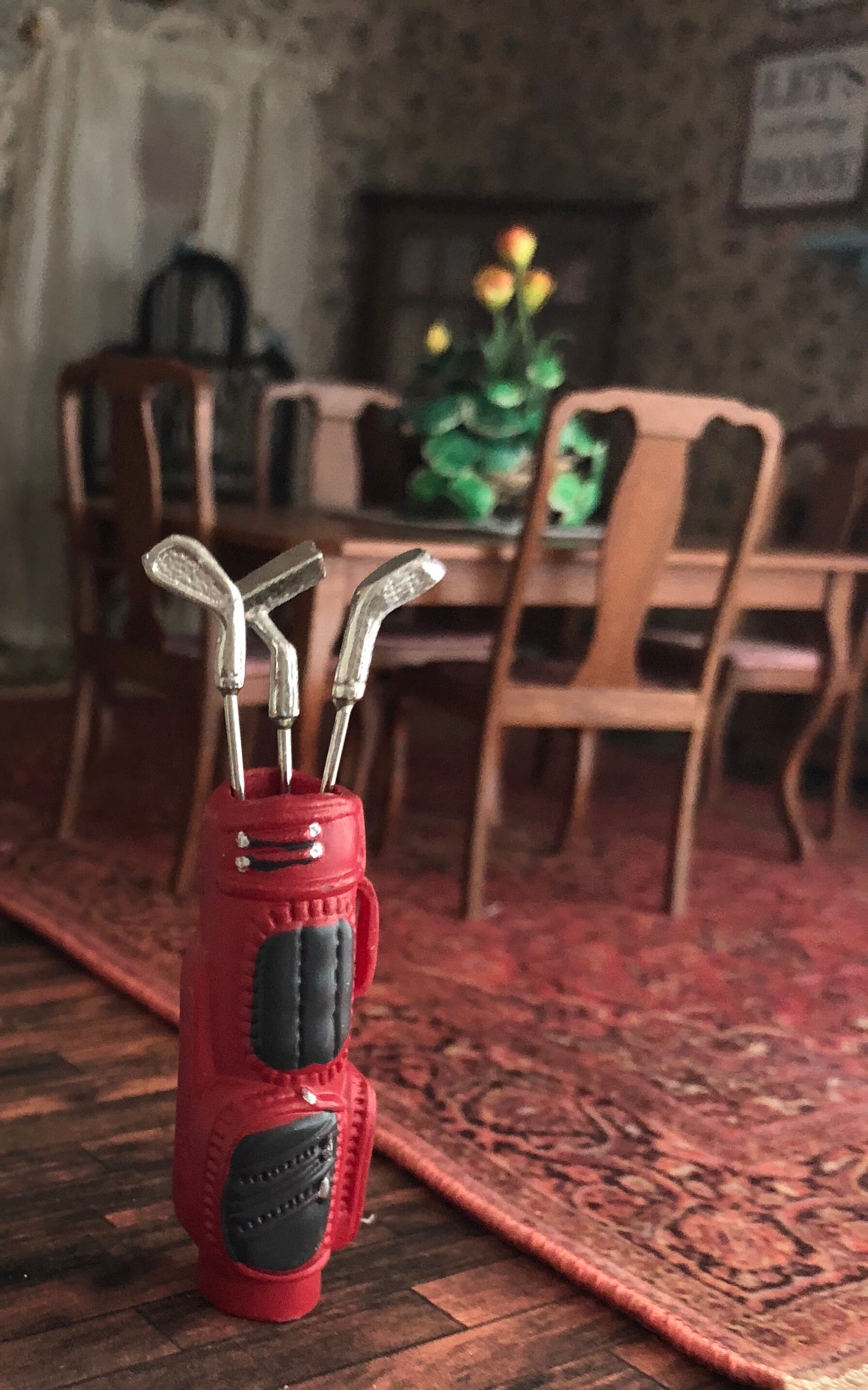 Miniature Golf Club Set, Mini Bag and 3 Clubs, Dollhouse Miniatures, 1