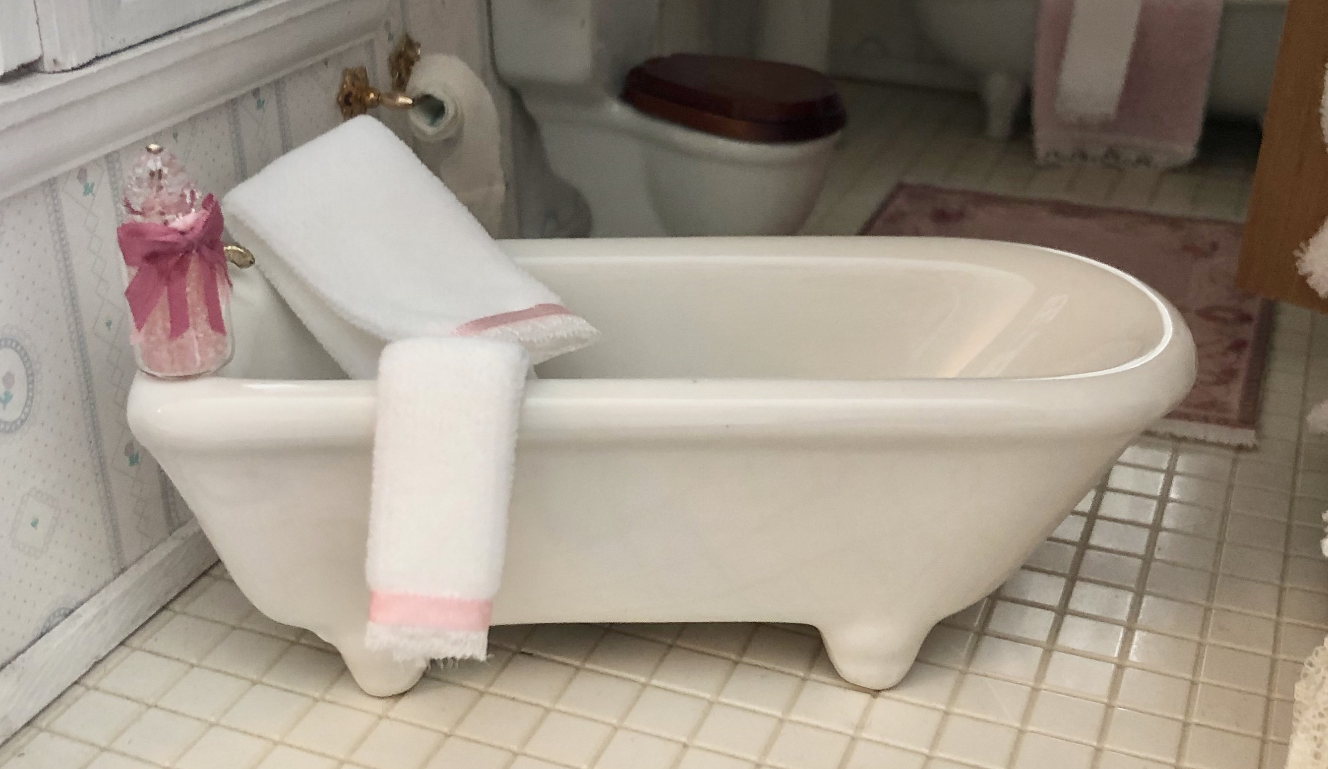 Miniature Bathtub Set, Includes Mini Tub, Towels and Bath Beads Jar