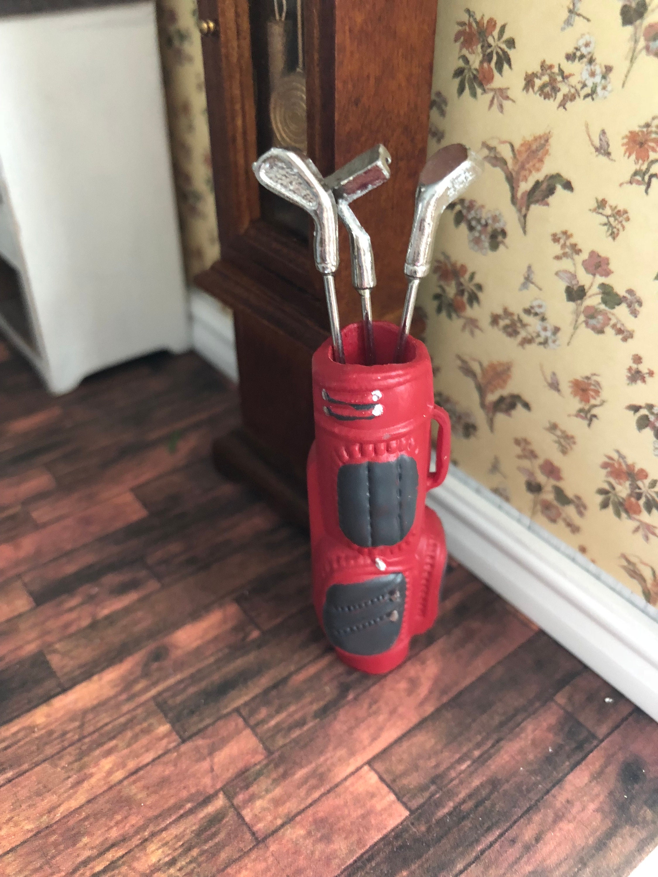 Miniature Golf Club Set, Mini Bag and 3 Clubs, Dollhouse Miniatures, 1