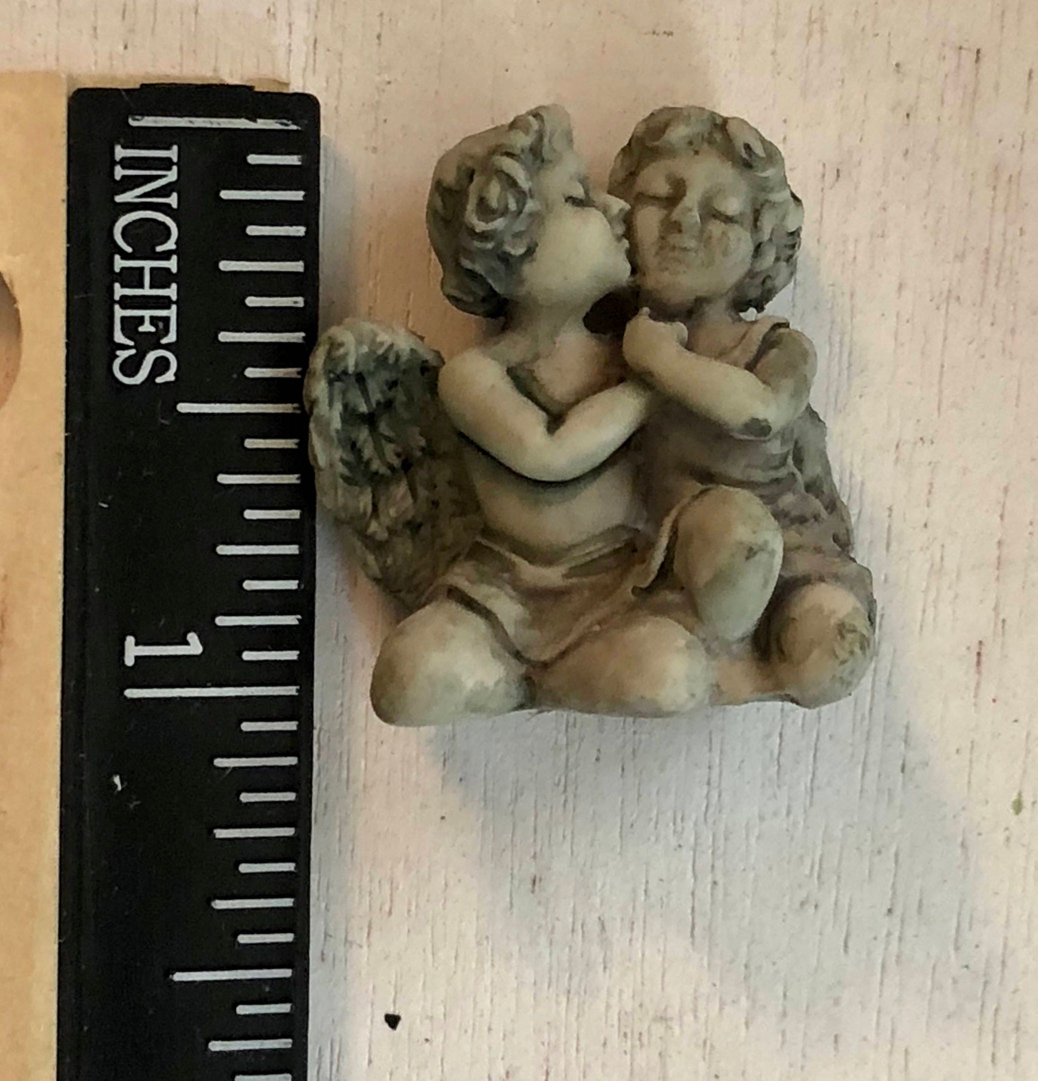Miniature Kissing Cherubs Statue, Mini Yard & Garden Decor, Aged Look