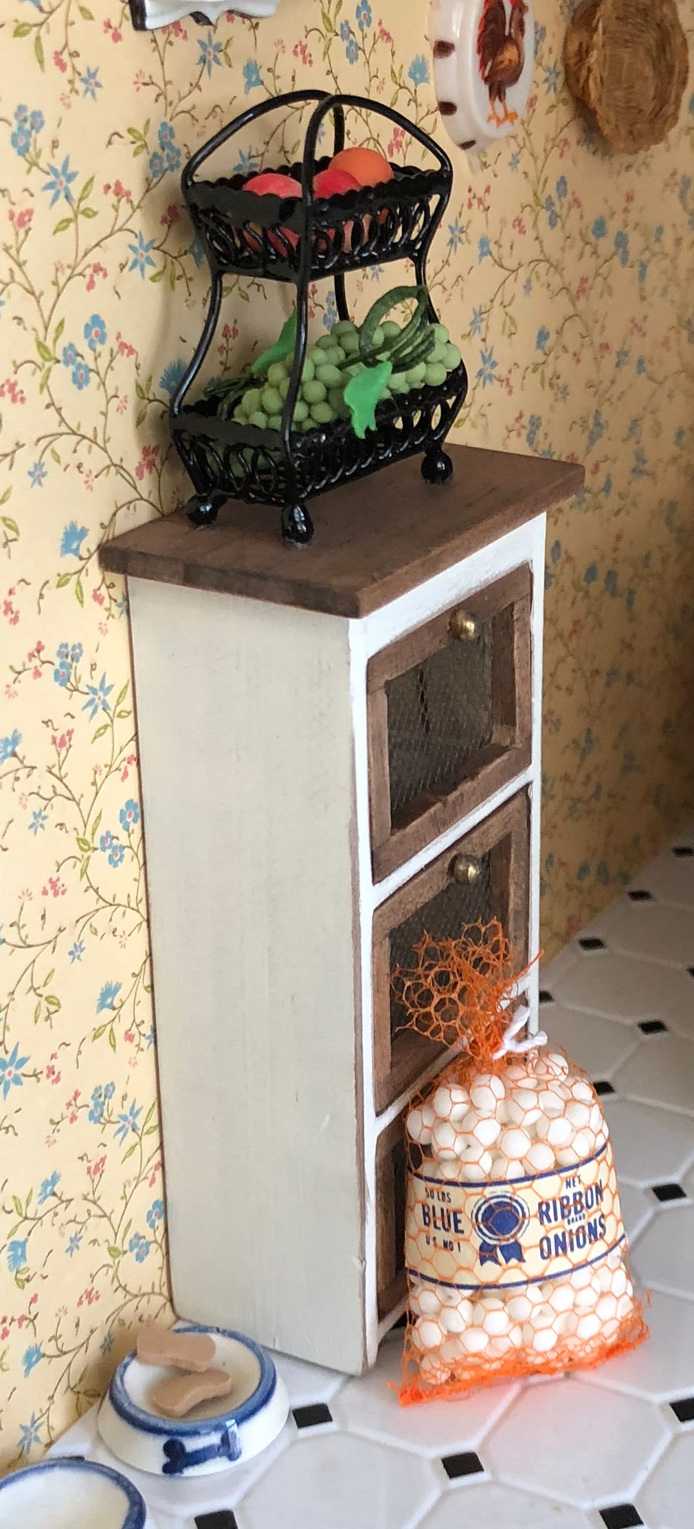 Miniature Onions, Bag of Mini Onions, Dollhouse Miniature, 112 Scale