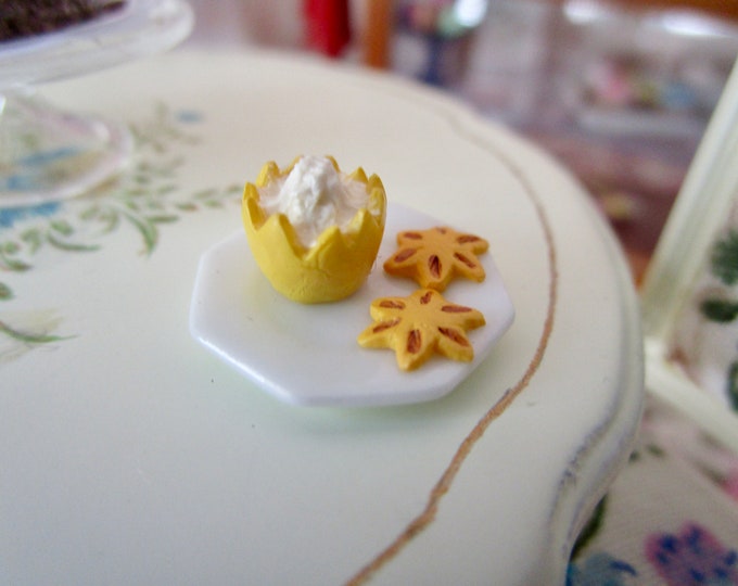 Miniature Grapefruit On White Ceramic Plate, Dollhouse Miniature, 1:12 Scale, Miniature Food, Mini Breakfast Food
